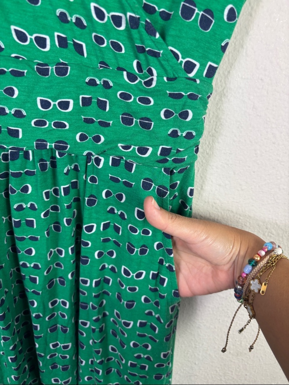 Boden Sunglasses Pattern Green Vneck Dress size 6R - Picture 9 of 11